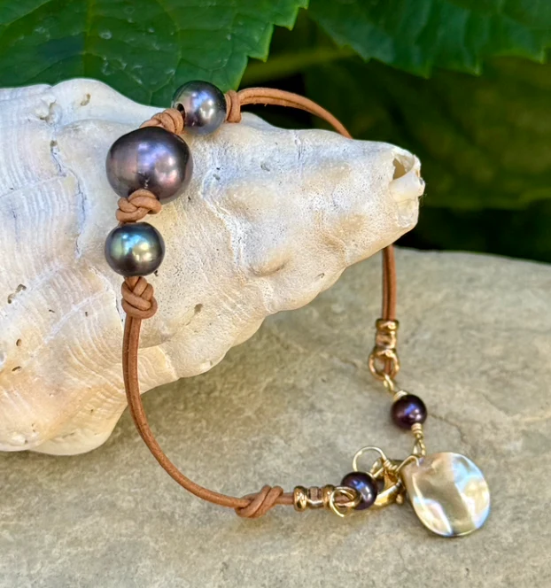Knotted Black Pearl Leather Bracelet - Image 3